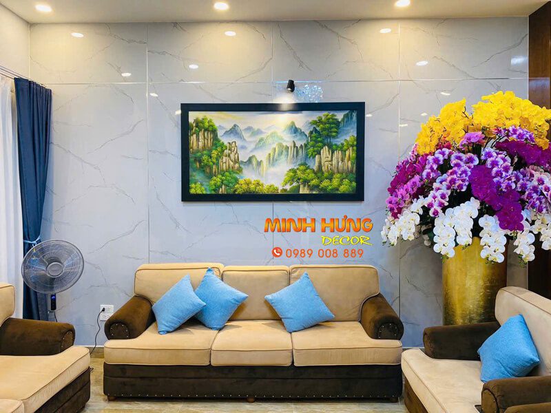 Tranh treo tường phong cảnh thủy mặc núi non mây ngàn sơn dầu trang trí phía trên sofa phòng khách hiện đại