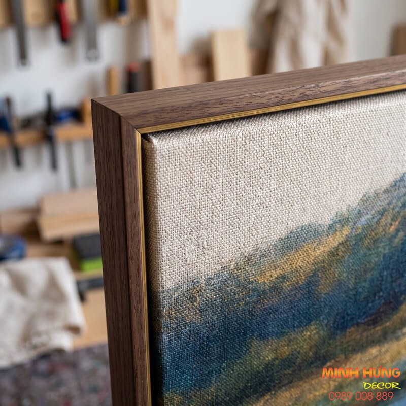 Cận cảnh góc khung tranh canvas viền gỗ