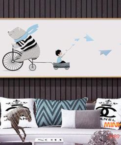 Tranh gấu kéo cậu bé thả máy bay TGH8354