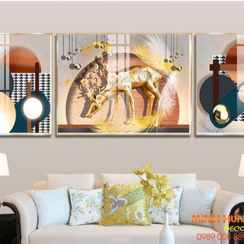 Tranh tráng gương hươu và lông vũ vàng TGH8678