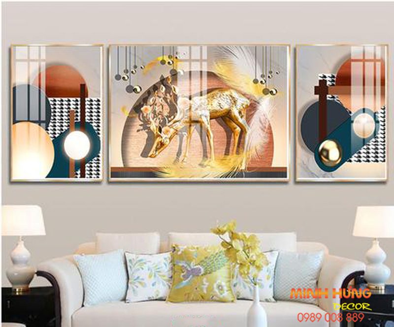Tranh tráng gương hươu và lông vũ vàng TGH8678