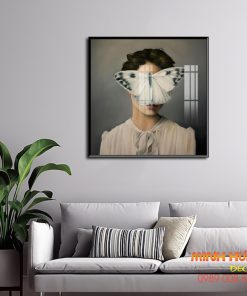 Tranh tráng gương cô gái cùng cánh bướm TGH9142